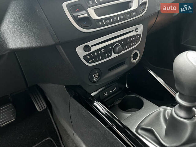 Синий Рено Меган, объемом двигателя 1.4 л и пробегом 238 тыс. км за 6999 $, фото 52 на Automoto.ua