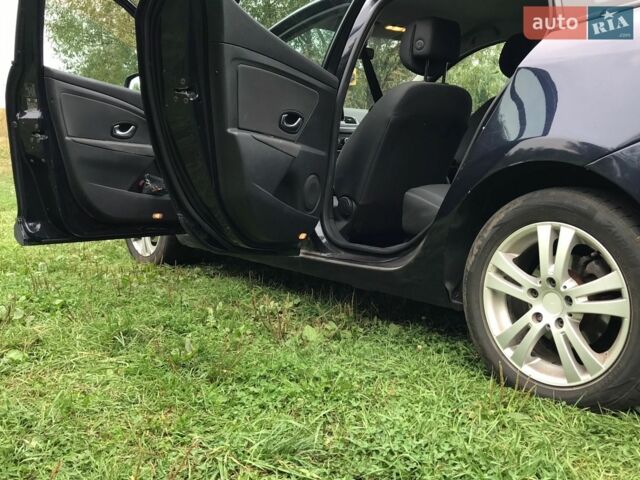 Синий Рено Меган, объемом двигателя 1.5 л и пробегом 300 тыс. км за 5600 $, фото 11 на Automoto.ua