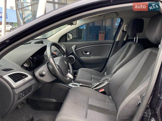 Рено Меган 2011 в Киеве на Automoto.ua Синий Рено Меган, объемом двигателя 1.5 л и пробегом 356 тыс. км за 6700 $, фото 19 на Automoto.ua