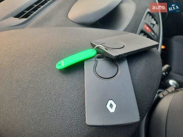 Синій Рено Меган, об'ємом двигуна 1.6 л та пробігом 178 тис. км за 7900 $, фото 73 на Automoto.ua