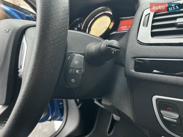 Синий Рено Меган, объемом двигателя 1.4 л и пробегом 238 тыс. км за 6999 $, фото 47 на Automoto.ua