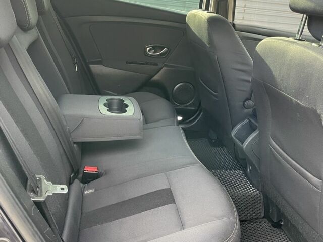 Синий Рено Меган, объемом двигателя 1.5 л и пробегом 250 тыс. км за 6300 $, фото 9 на Automoto.ua