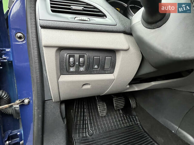 Синий Рено Меган, объемом двигателя 1.6 л и пробегом 150 тыс. км за 7200 $, фото 27 на Automoto.ua