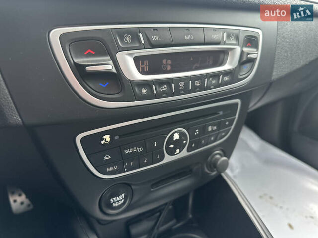 Синій Рено Меган, об'ємом двигуна 1.4 л та пробігом 204 тис. км за 7550 $, фото 15 на Automoto.ua