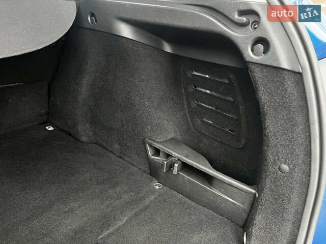 Синий Рено Меган, объемом двигателя 1.4 л и пробегом 238 тыс. км за 6999 $, фото 93 на Automoto.ua