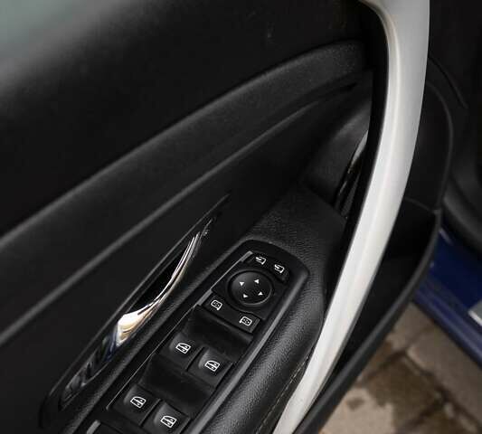 Синий Рено Меган, объемом двигателя 1.46 л и пробегом 197 тыс. км за 8199 $, фото 98 на Automoto.ua