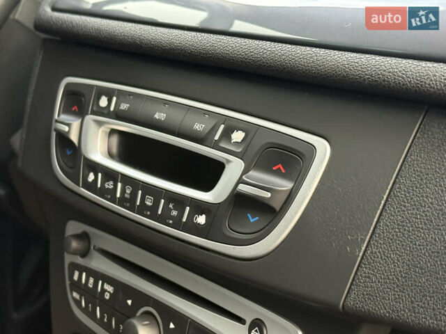 Синий Рено Меган, объемом двигателя 1.6 л и пробегом 338 тыс. км за 6999 $, фото 47 на Automoto.ua