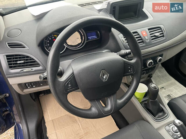 Синий Рено Меган, объемом двигателя 1.6 л и пробегом 175 тыс. км за 7500 $, фото 42 на Automoto.ua