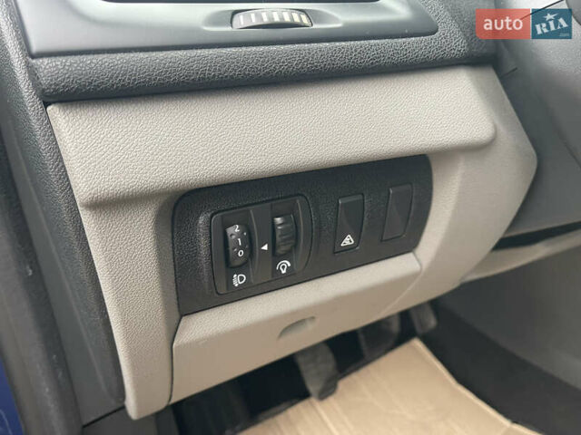 Синий Рено Меган, объемом двигателя 1.6 л и пробегом 175 тыс. км за 7500 $, фото 41 на Automoto.ua