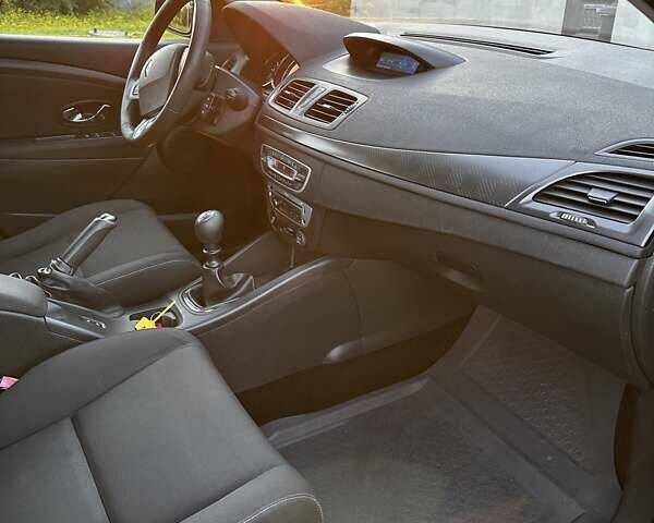 Синій Рено Меган, об'ємом двигуна 1.6 л та пробігом 211 тис. км за 7300 $, фото 15 на Automoto.ua