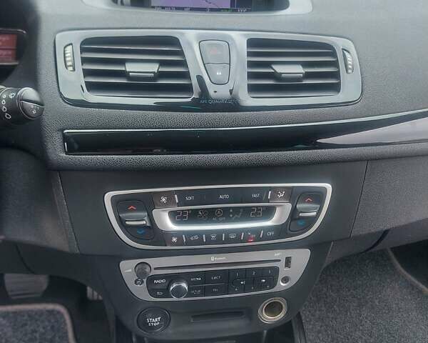 Синій Рено Меган, об'ємом двигуна 1.6 л та пробігом 247 тис. км за 9000 $, фото 9 на Automoto.ua