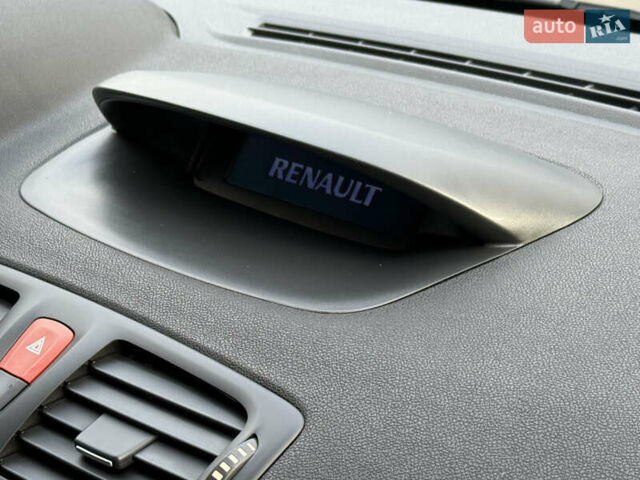 Синий Рено Меган, объемом двигателя 1.6 л и пробегом 338 тыс. км за 6999 $, фото 45 на Automoto.ua
