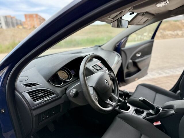 Синий Рено Меган, объемом двигателя 1.9 л и пробегом 210 тыс. км за 4200 $, фото 8 на Automoto.ua