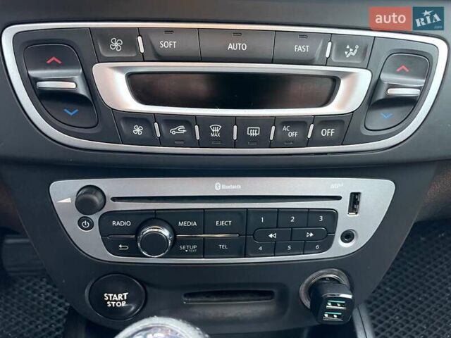 Синий Рено Меган, объемом двигателя 1.6 л и пробегом 222 тыс. км за 7300 $, фото 12 на Automoto.ua