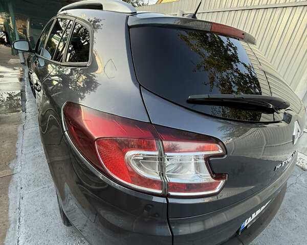 Синий Рено Меган, объемом двигателя 1.6 л и пробегом 205 тыс. км за 9300 $, фото 4 на Automoto.ua