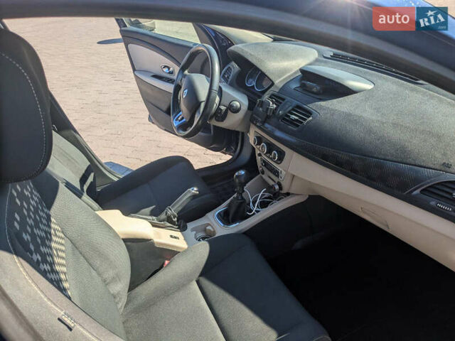 Синий Рено Меган, объемом двигателя 1.6 л и пробегом 280 тыс. км за 7500 $, фото 21 на Automoto.ua