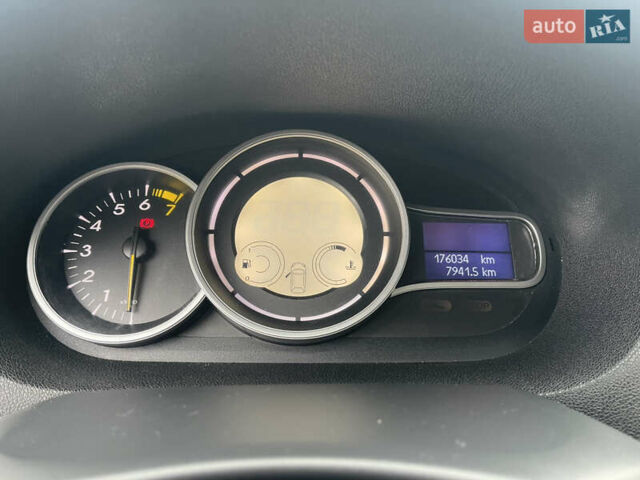 Синий Рено Меган, объемом двигателя 1.6 л и пробегом 175 тыс. км за 7500 $, фото 43 на Automoto.ua