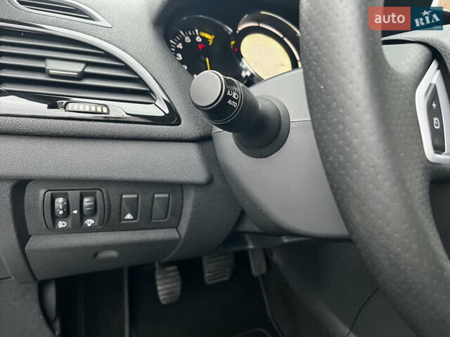 Синій Рено Меган, об'ємом двигуна 1.4 л та пробігом 238 тис. км за 6950 $, фото 45 на Automoto.ua