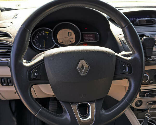 Синий Рено Меган, объемом двигателя 1.6 л и пробегом 280 тыс. км за 7500 $, фото 14 на Automoto.ua