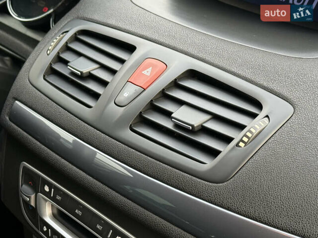 Синий Рено Меган, объемом двигателя 1.6 л и пробегом 338 тыс. км за 6999 $, фото 46 на Automoto.ua