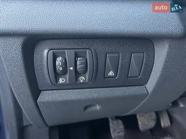 Синій Рено Меган, об'ємом двигуна 1.6 л та пробігом 211 тис. км за 7250 $, фото 23 на Automoto.ua