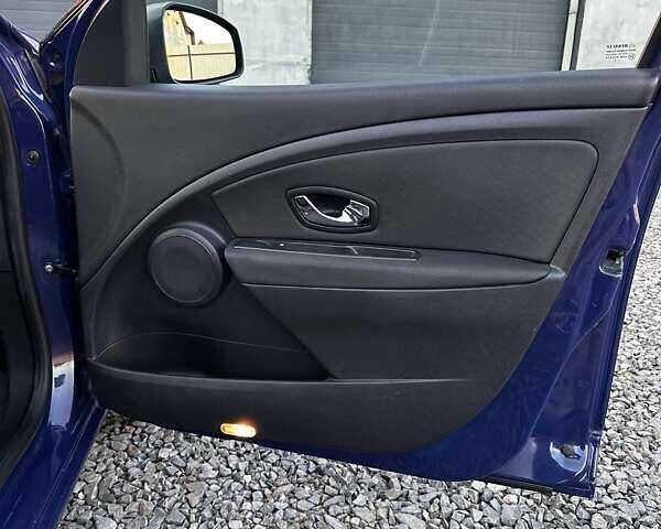 Синій Рено Меган, об'ємом двигуна 1.6 л та пробігом 211 тис. км за 7300 $, фото 17 на Automoto.ua