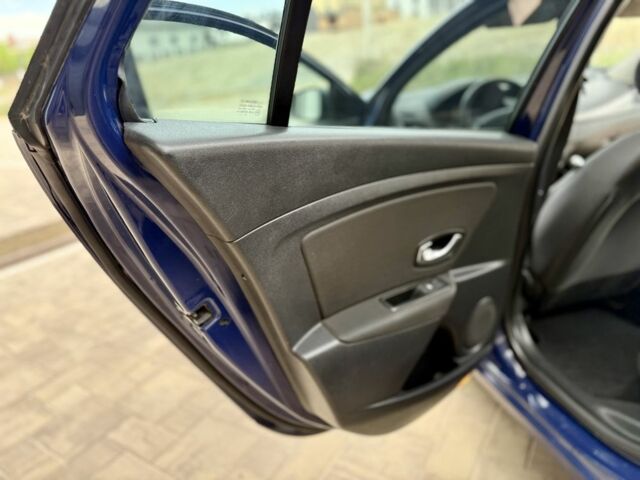 Синий Рено Меган, объемом двигателя 1.9 л и пробегом 210 тыс. км за 4200 $, фото 9 на Automoto.ua