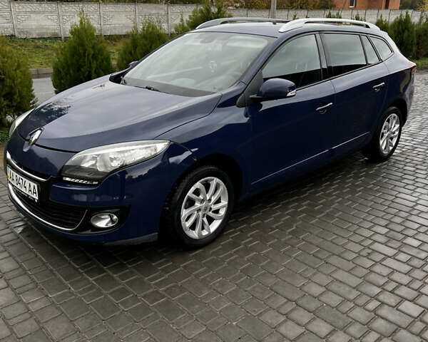 Рено Меган 2012 у Александрие на Automoto.ua Синій Рено Меган, об'ємом двигуна 1.5 л та пробігом 300 тис. км за 7400 $, фото 1 на Automoto.ua