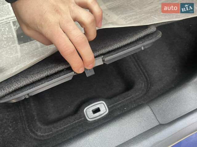 Синий Рено Меган, объемом двигателя 1.6 л и пробегом 175 тыс. км за 7500 $, фото 65 на Automoto.ua