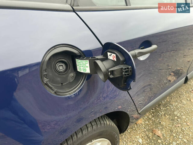 Синий Рено Меган, объемом двигателя 1.6 л и пробегом 175 тыс. км за 7500 $, фото 57 на Automoto.ua