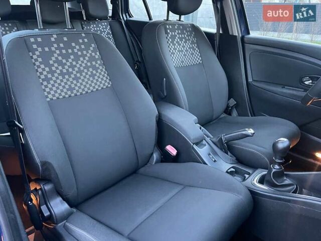 Синій Рено Меган, об'ємом двигуна 1.6 л та пробігом 211 тис. км за 7250 $, фото 34 на Automoto.ua