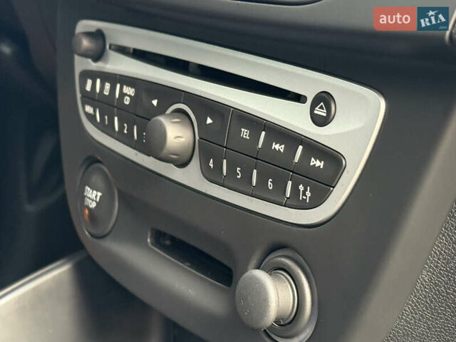 Синий Рено Меган, объемом двигателя 1.6 л и пробегом 338 тыс. км за 6999 $, фото 48 на Automoto.ua