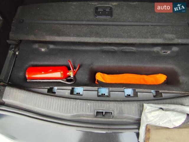 Синий Рено Меган, объемом двигателя 1.46 л и пробегом 280 тыс. км за 7750 $, фото 40 на Automoto.ua