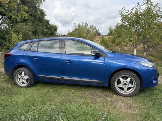 Синий Рено Меган, объемом двигателя 1.5 л и пробегом 250 тыс. км за 8031 $, фото 2 на Automoto.ua