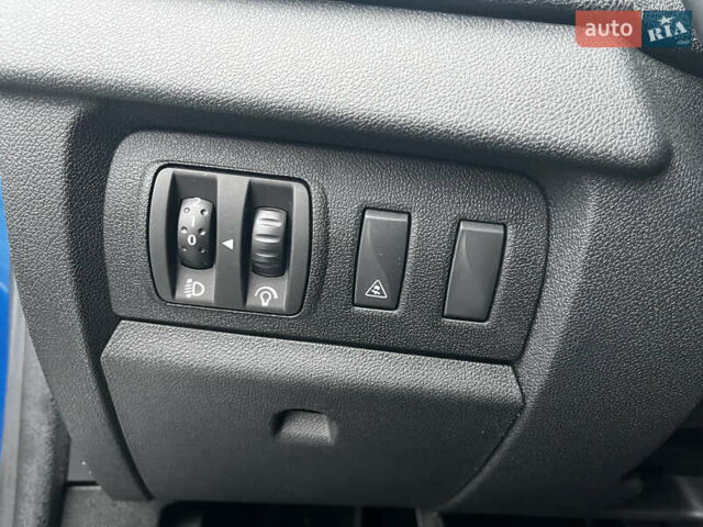 Синий Рено Меган, объемом двигателя 1.4 л и пробегом 238 тыс. км за 6950 $, фото 46 на Automoto.ua