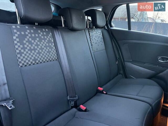 Синій Рено Меган, об'ємом двигуна 1.6 л та пробігом 211 тис. км за 7250 $, фото 38 на Automoto.ua