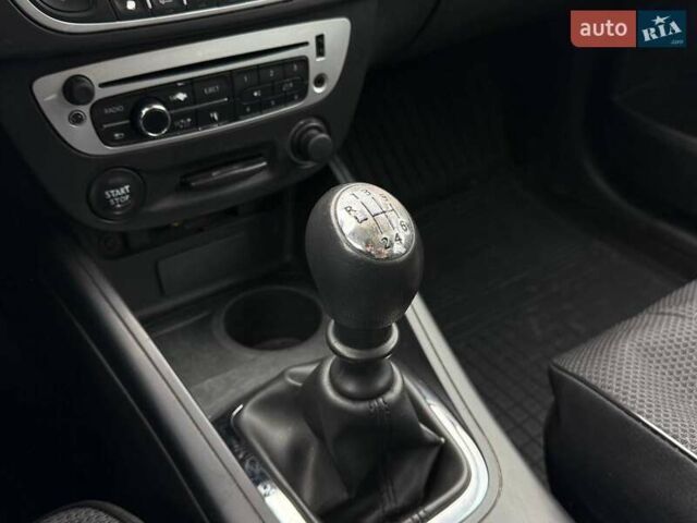 Синій Рено Меган, об'ємом двигуна 1.46 л та пробігом 341 тис. км за 7490 $, фото 24 на Automoto.ua