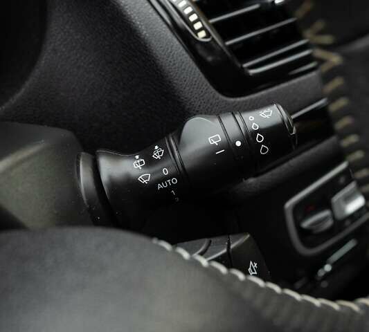 Синий Рено Меган, объемом двигателя 1.46 л и пробегом 197 тыс. км за 8199 $, фото 48 на Automoto.ua