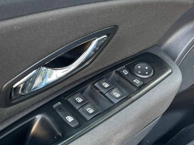 Синий Рено Меган, объемом двигателя 1.5 л и пробегом 301 тыс. км за 9500 $, фото 4 на Automoto.ua