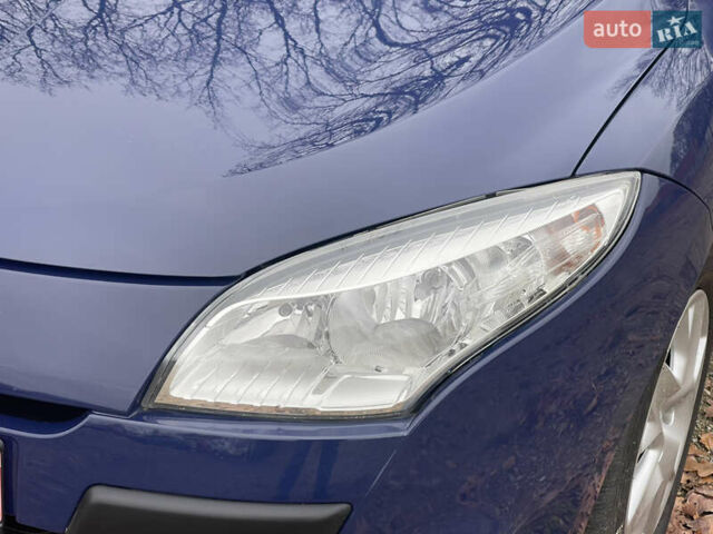 Синий Рено Меган, объемом двигателя 1.6 л и пробегом 175 тыс. км за 7500 $, фото 5 на Automoto.ua