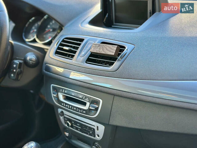 Синий Рено Меган, объемом двигателя 1.5 л и пробегом 228 тыс. км за 10490 $, фото 35 на Automoto.ua