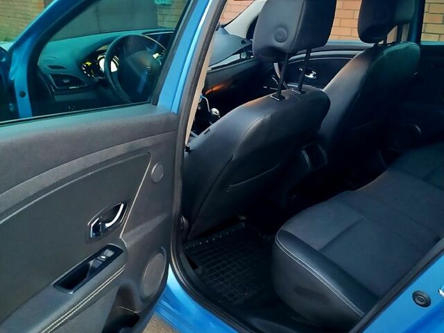 Синий Рено Меган, объемом двигателя 1.5 л и пробегом 300 тыс. км за 7700 $, фото 5 на Automoto.ua