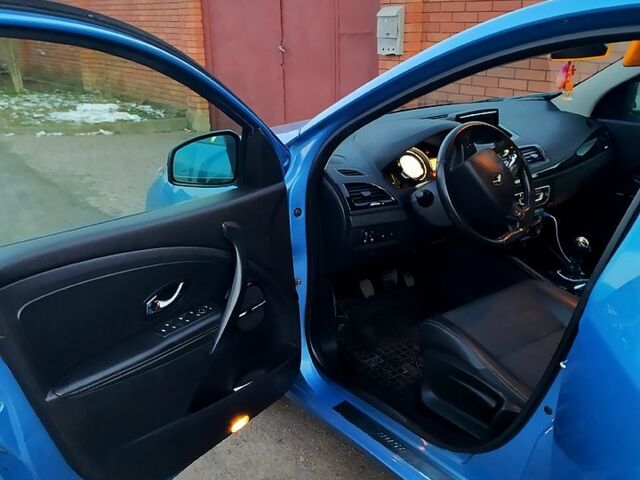 Синий Рено Меган, объемом двигателя 1.5 л и пробегом 300 тыс. км за 7700 $, фото 6 на Automoto.ua
