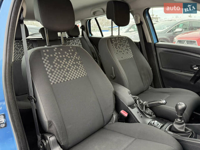 Синий Рено Меган, объемом двигателя 1.5 л и пробегом 286 тыс. км за 7800 $, фото 23 на Automoto.ua