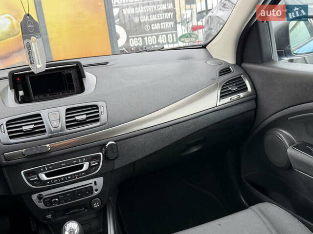 Синий Рено Меган, объемом двигателя 1.5 л и пробегом 286 тыс. км за 7800 $, фото 31 на Automoto.ua