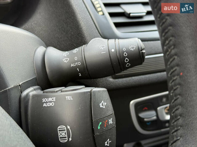 Синій Рено Меган, об'ємом двигуна 1.46 л та пробігом 195 тис. км за 8500 $, фото 29 на Automoto.ua