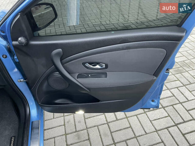 Синий Рено Меган, объемом двигателя 1.6 л и пробегом 279 тыс. км за 8350 $, фото 43 на Automoto.ua