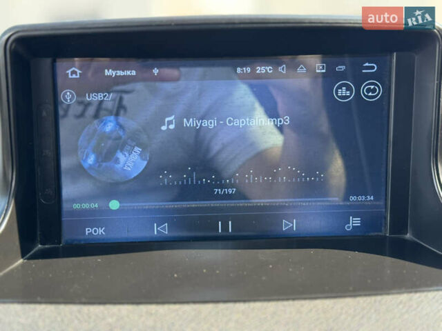 Синий Рено Меган, объемом двигателя 1.6 л и пробегом 279 тыс. км за 8650 $, фото 18 на Automoto.ua