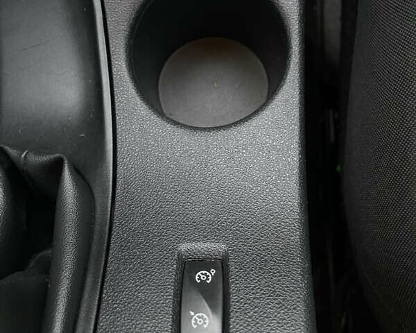 Синий Рено Меган, объемом двигателя 1.6 л и пробегом 279 тыс. км за 8350 $, фото 28 на Automoto.ua