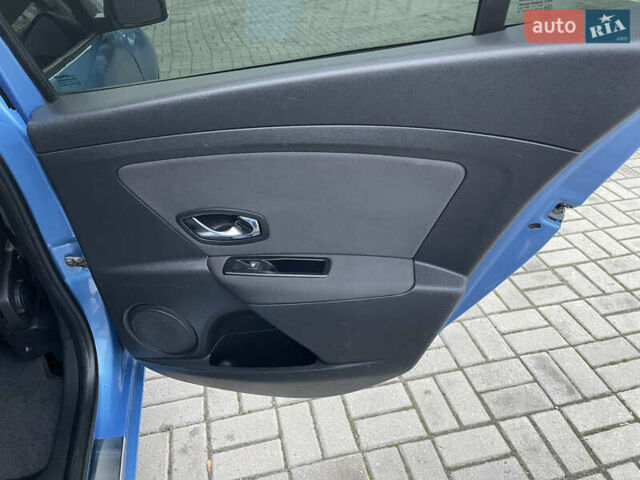 Синий Рено Меган, объемом двигателя 1.6 л и пробегом 279 тыс. км за 8350 $, фото 45 на Automoto.ua